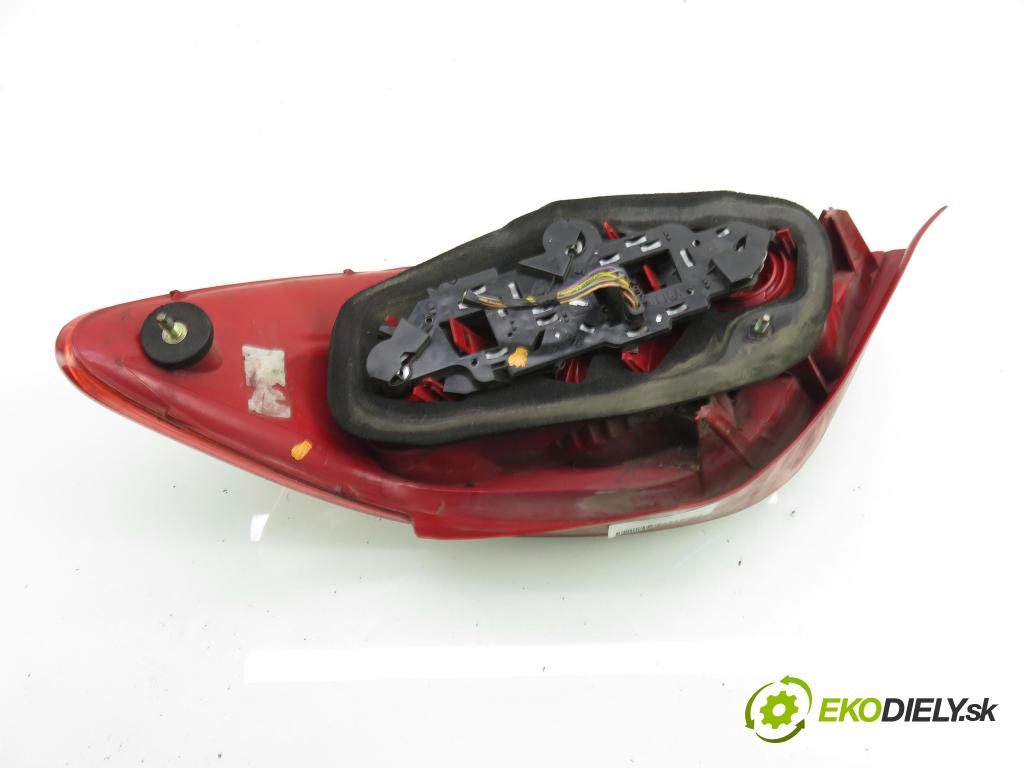 PEUGEOT 307 (3A/C) HB 2003 80,00 1.6 16V - NFU (TU5JP4) 1587,00 Svetlo ľavé zadné