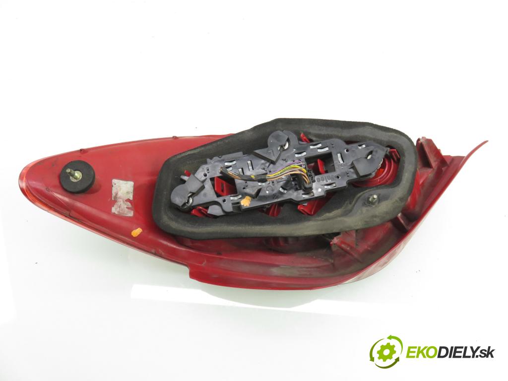 PEUGEOT 307 (3A/C) HB 2003 80,00 1.6 16V - NFU (TU5JP4) 1587,00 Svetlo ľavé zadné