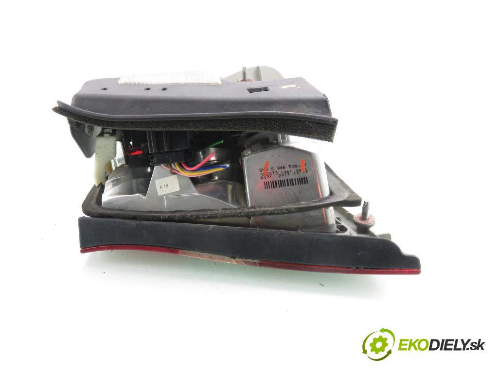 BMW 3 (E46) SEDAN 2005 85,00 316 i - N46 B18 A 1796,00 světlo levé zadní 6946535