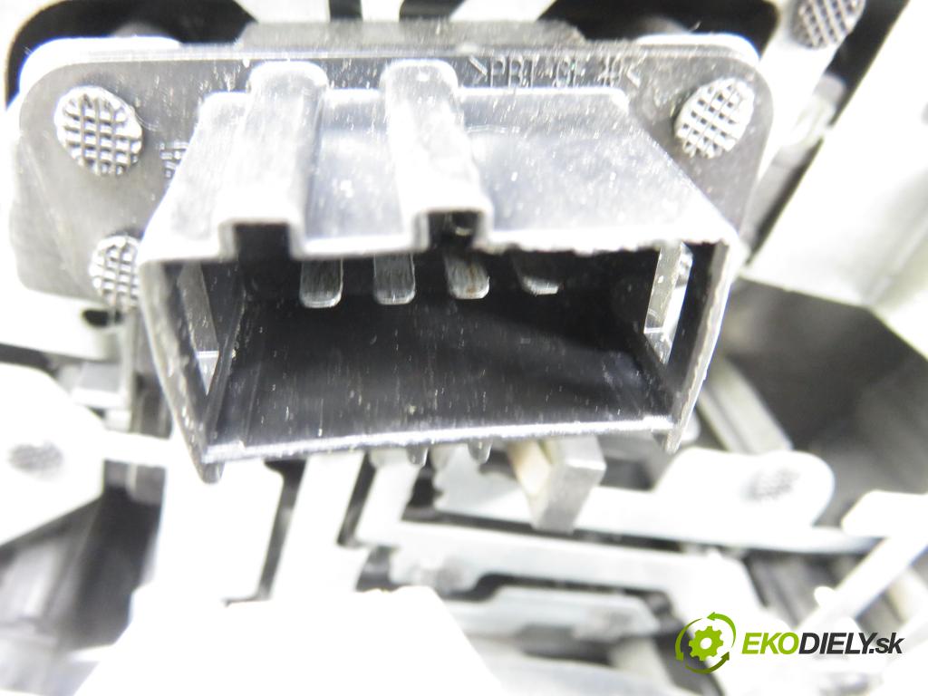 BMW 3 (E46) SEDAN 2005 85,00 316 i - N46 B18 A 1796,00 světlo levé zadní 6946535