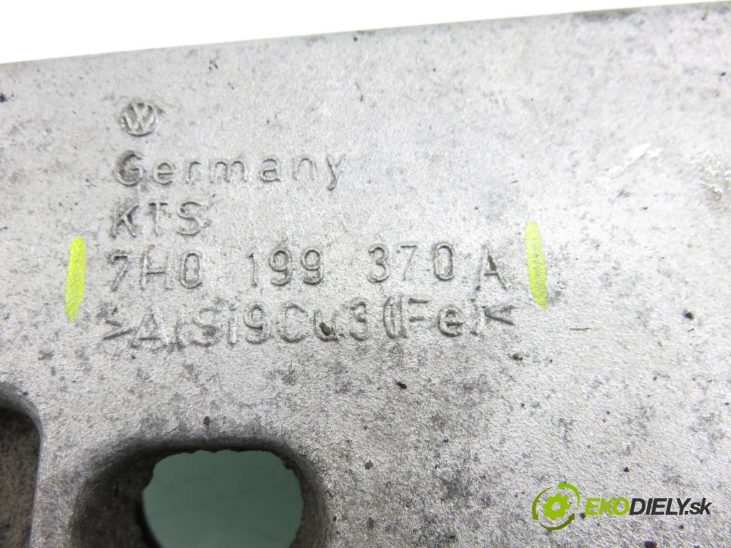 VW TRANSPORTER V Skrzynia (7HA, 7HH, 7EA, 7EH) FURGON 2005 77,00 1.9 TDI PD 105 - AXB 1896,00 uchycení motora 7H0199370A