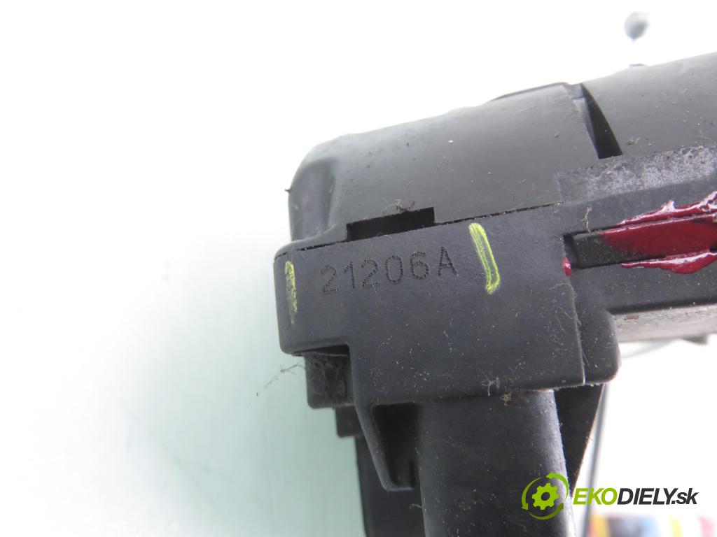 NISSAN NP300 NAVARA (D40) PICK-UP 2006 126,00 2.5 dCi 171 2488,00 zámok PTE 21206A