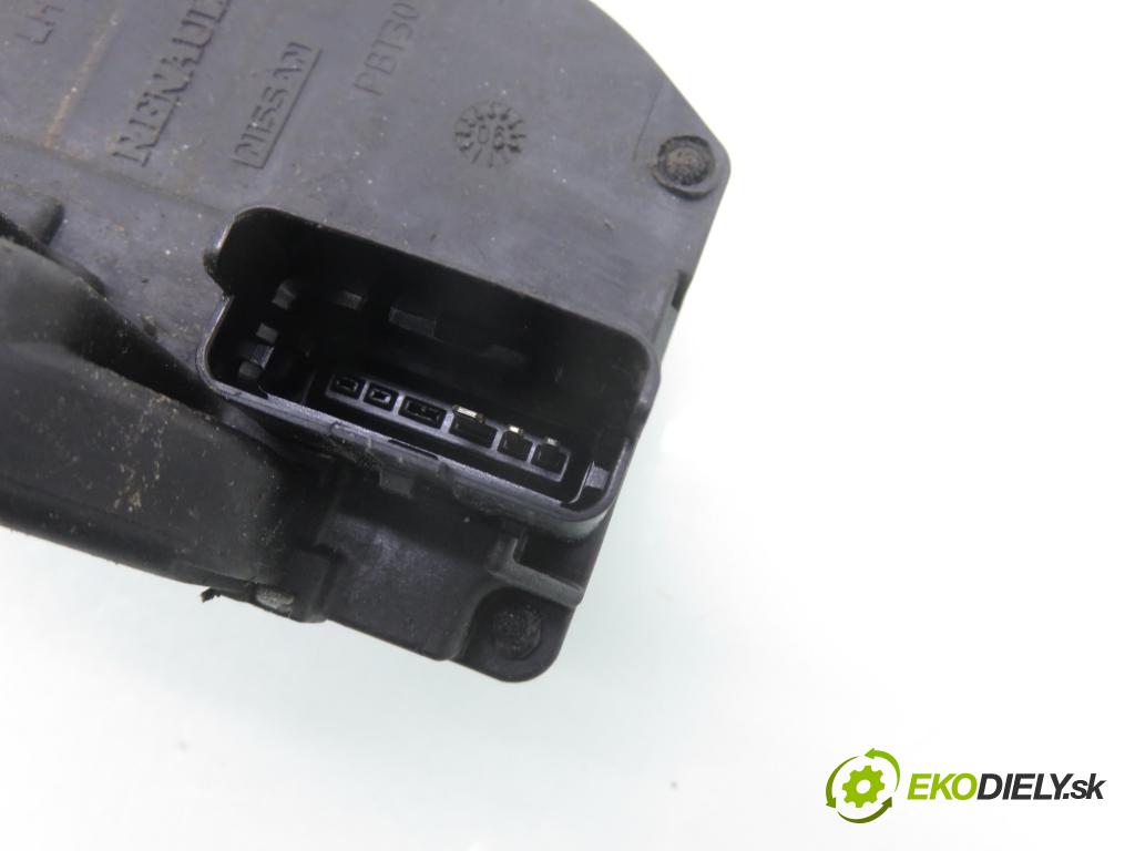 NISSAN NP300 NAVARA (D40) PICK-UP 2006 126,00 2.5 dCi 171 2488,00 zámok 27206A