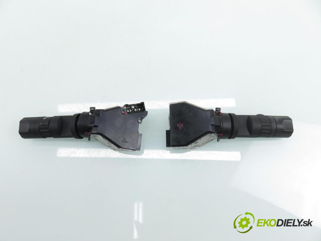 NISSAN NP300 NAVARA (D40) PICK-UP 2006 126,00 2.5 dCi 171 2488,00 PAKA/ŘAZENÍ/SADA: