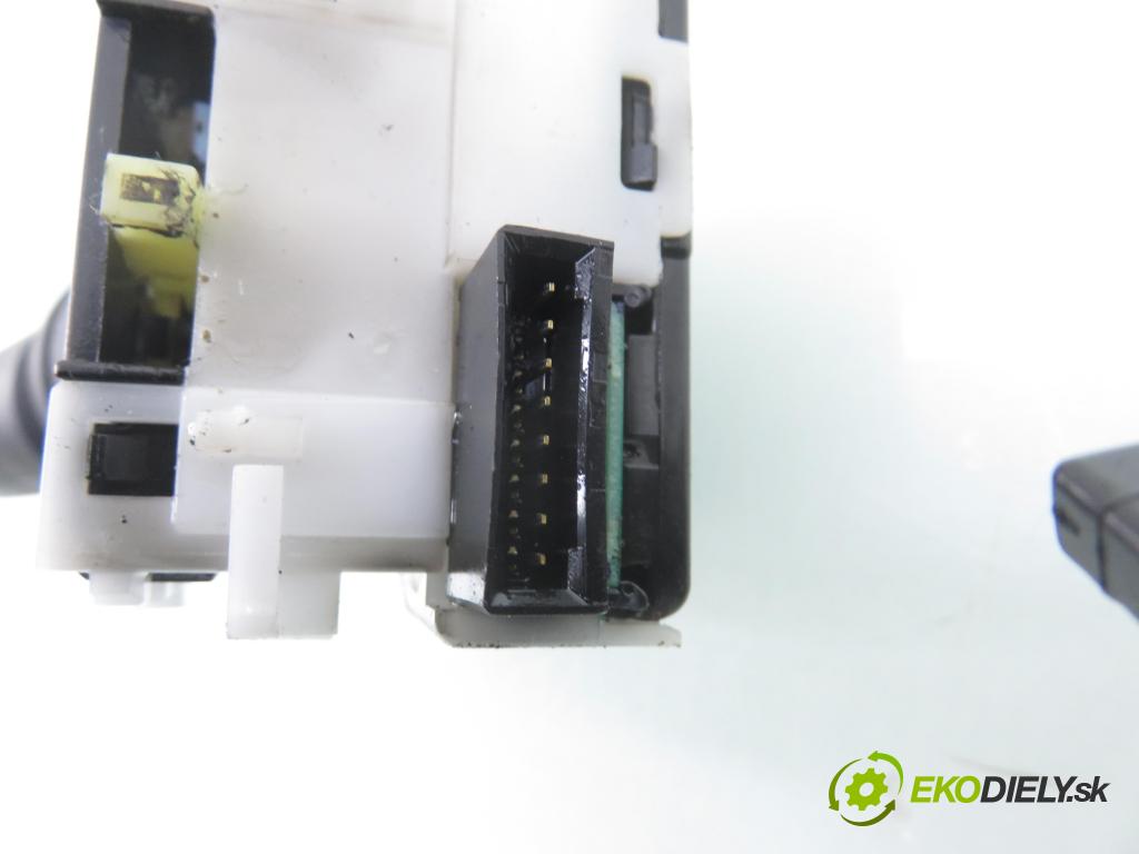 NISSAN NP300 NAVARA (D40) PICK-UP 2006 126,00 2.5 dCi 171 2488,00 PAKA/ŘAZENÍ/SADA: