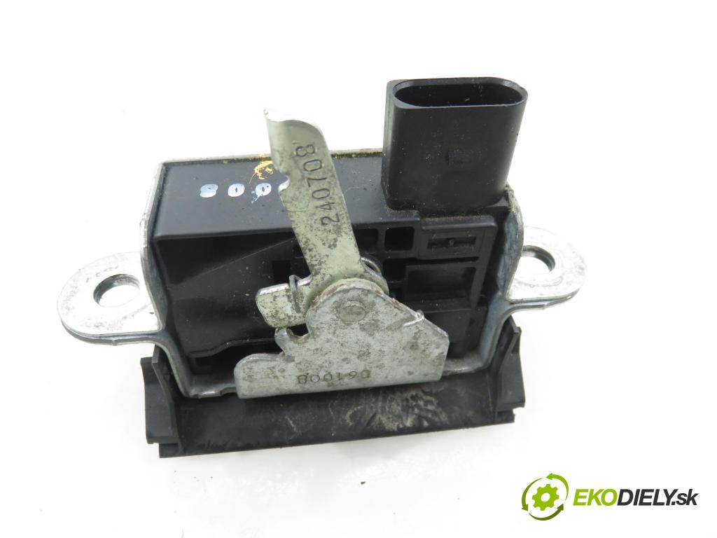 SEAT LEON (1P1) HB 2008 75,00 1.6 - BSE 1595,00 zámok dveří kufr EL. 1P0827505A