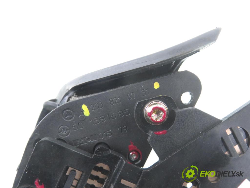 MERCEDES-BENZ KLASA C coupe (CL203) COUPE 2001 120,00 C 200 Kompressor (203.745) - M 111.955 1998,00 Ovládač rádia 2038216751 ; 2038216851