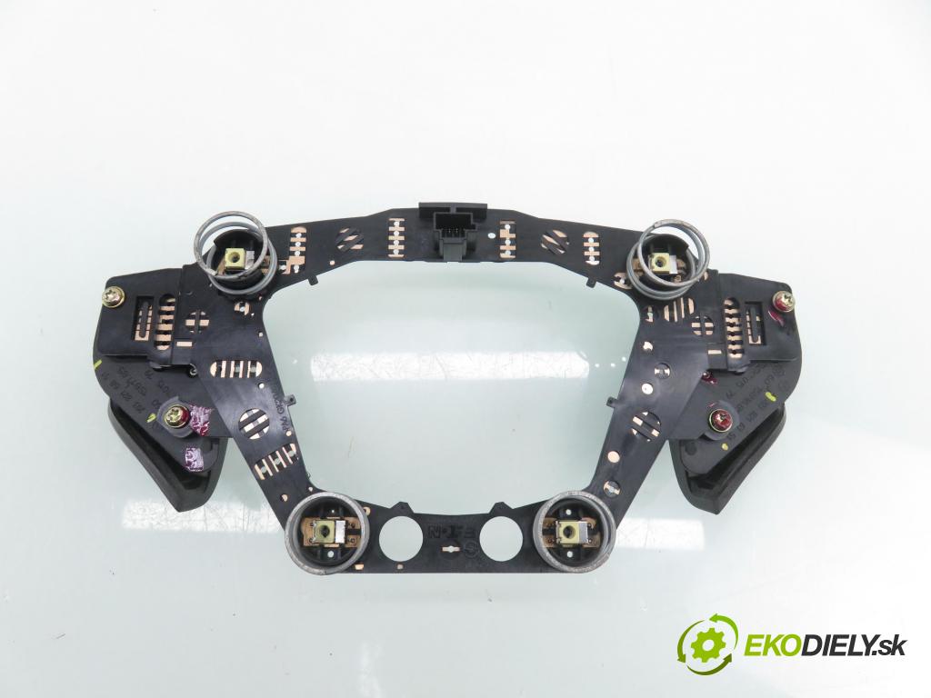 MERCEDES-BENZ KLASA C coupe (CL203) COUPE 2001 120,00 C 200 Kompressor (203.745) - M 111.955 1998,00 Ovládač rádia 2038216751 ; 2038216851