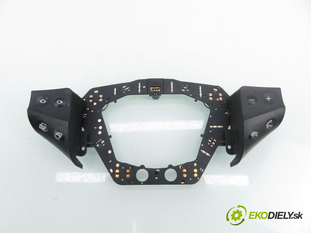 MERCEDES-BENZ KLASA C coupe (CL203) COUPE 2001 120,00 C 200 Kompressor (203.745) - M 111.955 1998,00 Ovládač rádia 2038216751 ; 2038216851