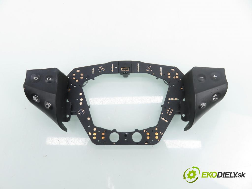 MERCEDES-BENZ KLASA C coupe (CL203) COUPE 2001 120,00 C 200 Kompressor (203.745) - M 111.955 1998,00 Ovládač rádia 2038216751 ; 2038216851