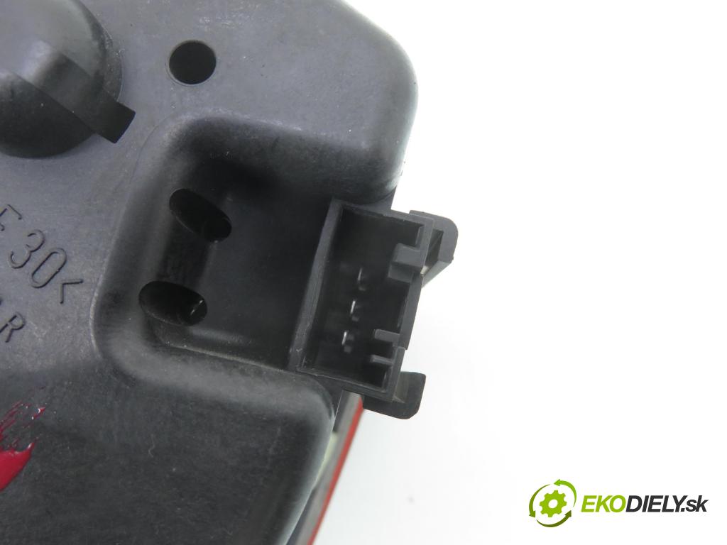 BMW 3 (E46) SEDAN 1999 77,00 316 i 105 - M43 B19 (194E1) 1895,00 Svetlo pravé zadné kufor 8364924