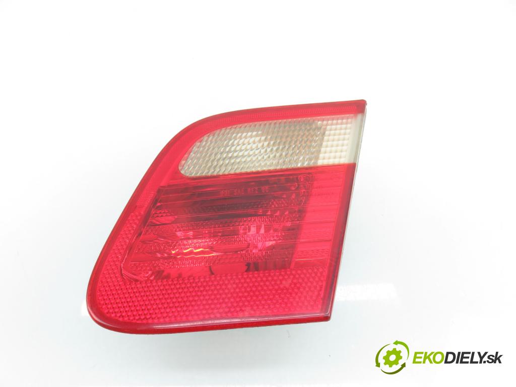 BMW 3 (E46) SEDAN 1999 77,00 316 i 105 - M43 B19 (194E1) 1895,00 Svetlo pravé zadné kufor 8364924