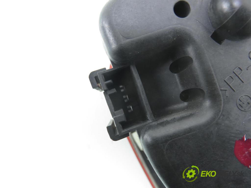 BMW 3 (E46) SEDAN 1999 77,00 316 i 105 - M43 B19 (194E1) 1895,00 světlo levé zadní kufr 8364923