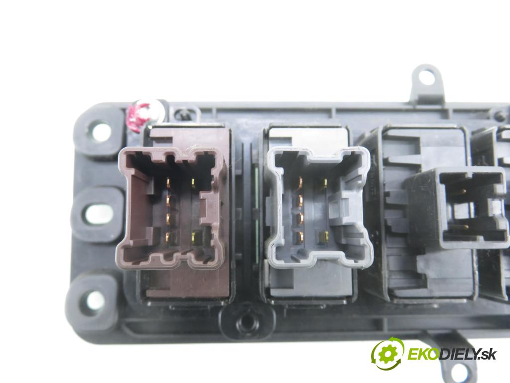 NISSAN NP300 NAVARA (D40) PICK-UP 2006 126,00 2.5 dCi 171 2488,00 PŘEPÍNAČ