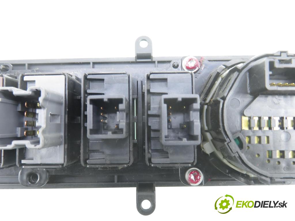 NISSAN NP300 NAVARA (D40) PICK-UP 2006 126,00 2.5 dCi 171 2488,00 PŘEPÍNAČ