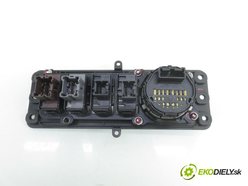 NISSAN NP300 NAVARA (D40) PICK-UP 2006 126,00 2.5 dCi 171 2488,00 PŘEPÍNAČ