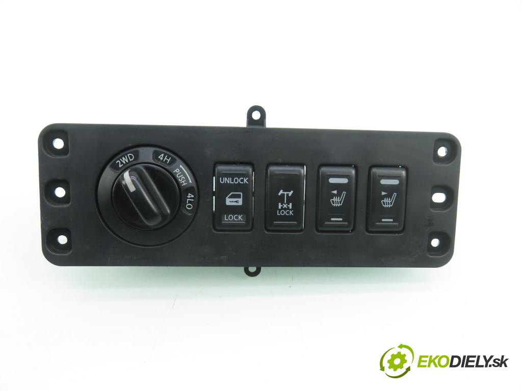 NISSAN NP300 NAVARA (D40) PICK-UP 2006 126,00 2.5 dCi 171 2488,00 PŘEPÍNAČ