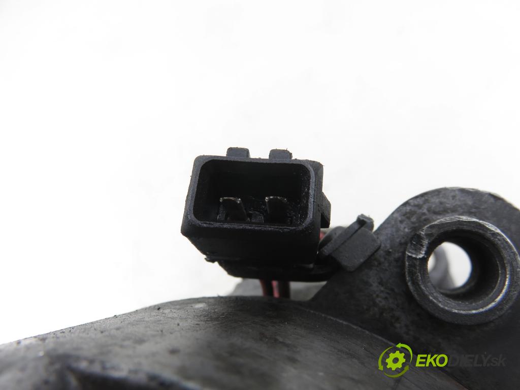 VW PASSAT B3/B4 Variant (3A5, 35I) KOMBI 1994 66,00 1.9 TDI - 1Z 1896,00 KOMPRESOR: klimatizace 7M0820803C ; 95NW9D629BB (Kompresor klimatizace)