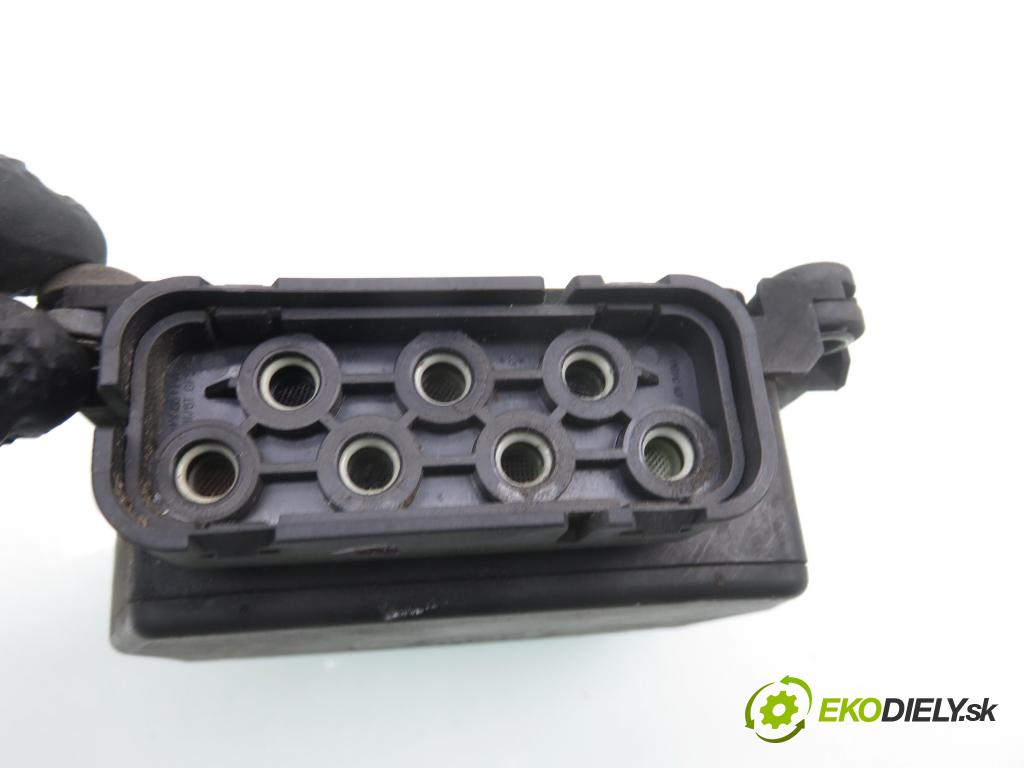 VW PASSAT B6 Variant (3C5) KOMBI 2005 77,00 1.9 TDI - BKC 1896,00 VENTIL: magnetický 3C0906625