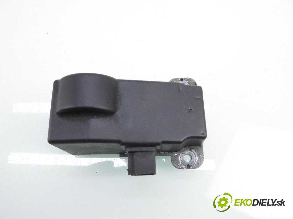 VW PASSAT B6 Variant (3C5) KOMBI 2005 77,00 1.9 TDI - BKC 1896,00 blokáda tyče volantu 3C0905861H