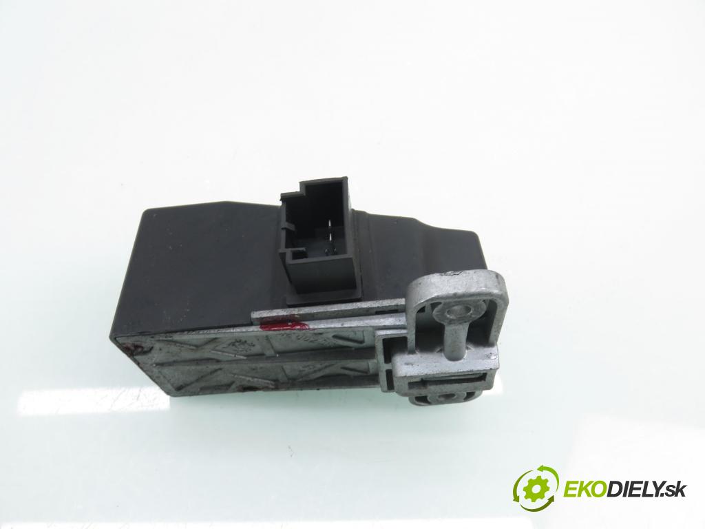 VW PASSAT B6 Variant (3C5) KOMBI 2005 77,00 1.9 TDI - BKC 1896,00 blokáda tyče volantu 3C0905861H