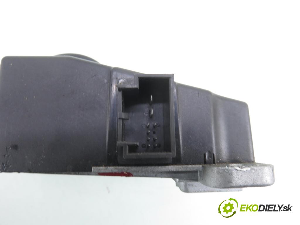 VW PASSAT B6 Variant (3C5) KOMBI 2005 77,00 1.9 TDI - BKC 1896,00 blokáda tyče volantu 3C0905861H