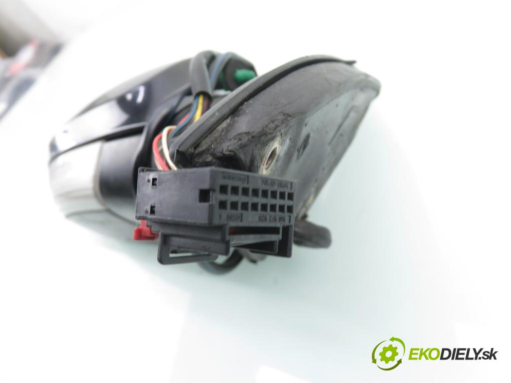 VW PASSAT B6 Variant (3C5) KOMBI 2005 77,00 1.9 TDI - BKC 1896,00 zpětné zrcátko