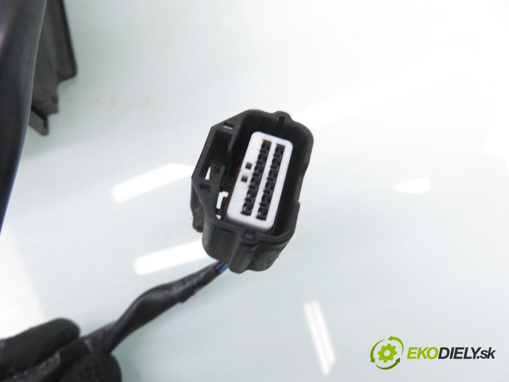 NISSAN NP300 NAVARA (D40) PICK-UP 2006 126,00 2.5 dCi 171 2488,00 Spätné zrkadlo 96301EB110