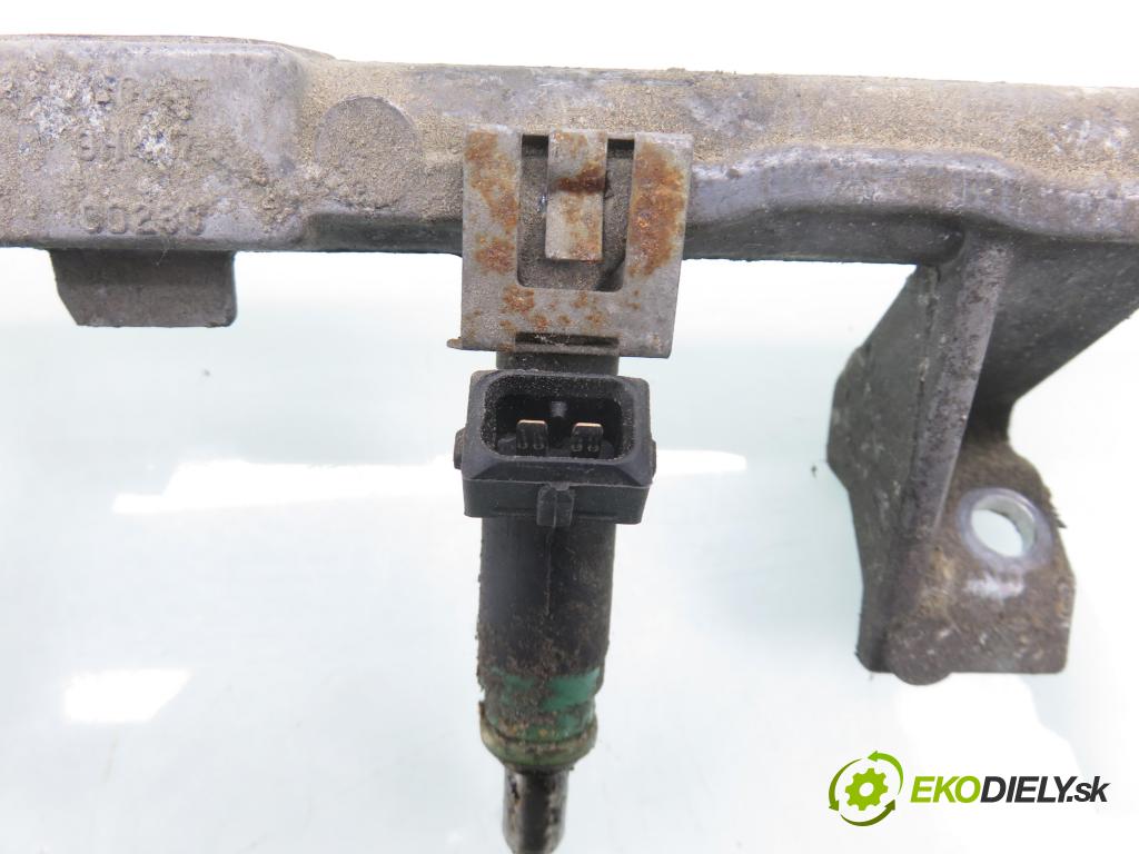 FORD FOCUS (DAW, DBW) HB 1999 74,00 1.6 16V 100 - FYDA 1596,00 lišta vstřikovací 98MFBA (Vstřikovací lišta)