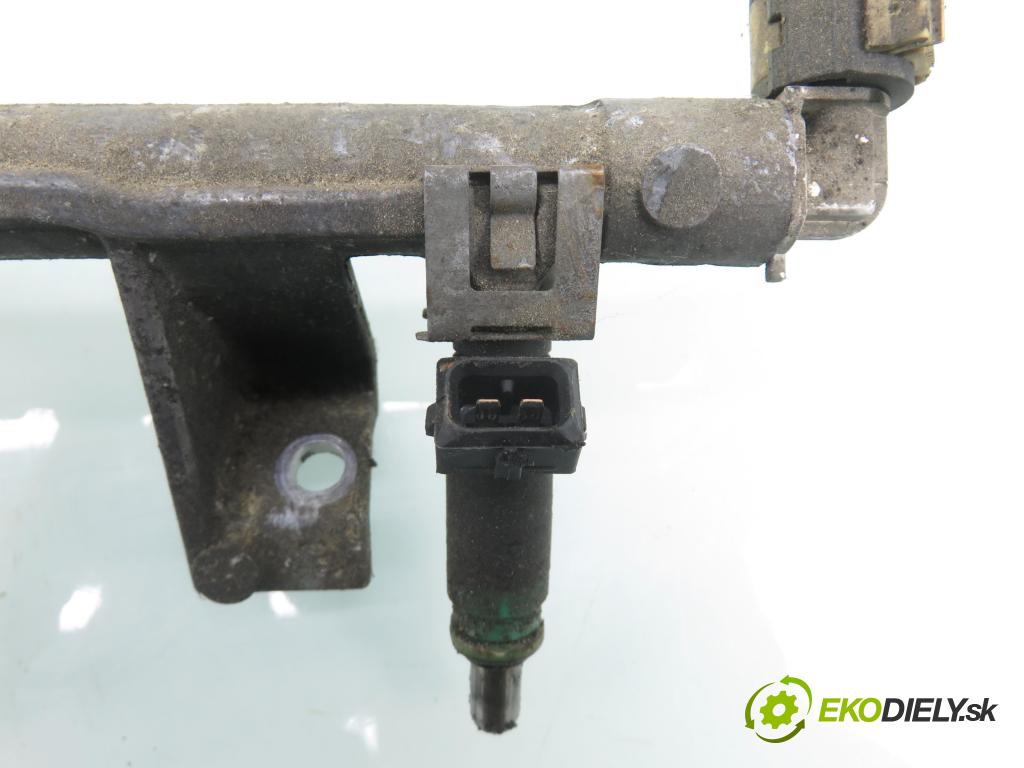 FORD FOCUS (DAW, DBW) HB 1999 74,00 1.6 16V 100 - FYDA 1596,00 lišta vstřikovací 98MFBA (Vstřikovací lišta)