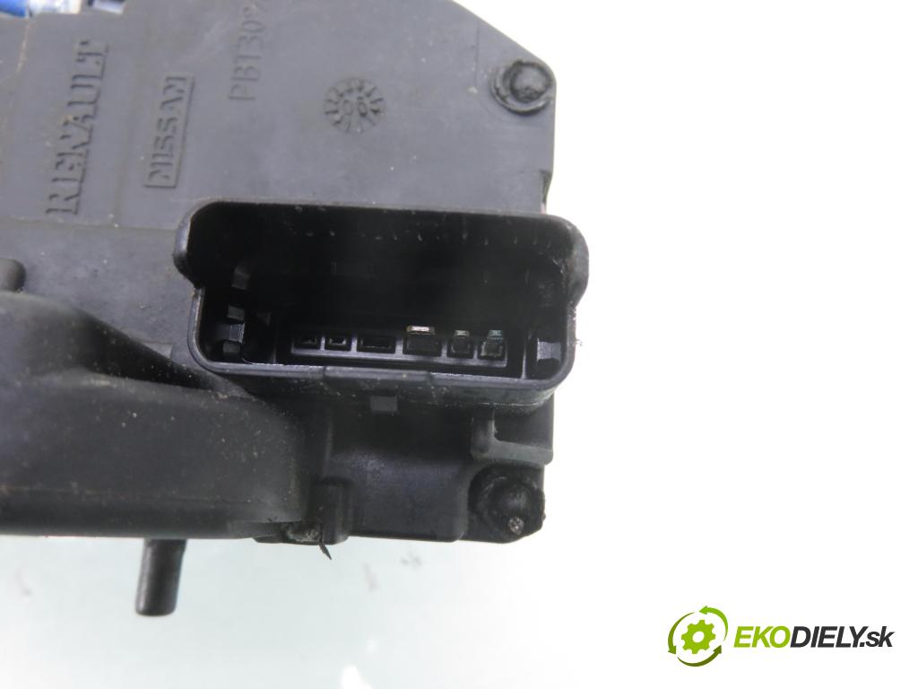 NISSAN NP300 NAVARA (D40) PICK-UP 2006 126,00 2.5 dCi 171 2488,00 zámok 28406B