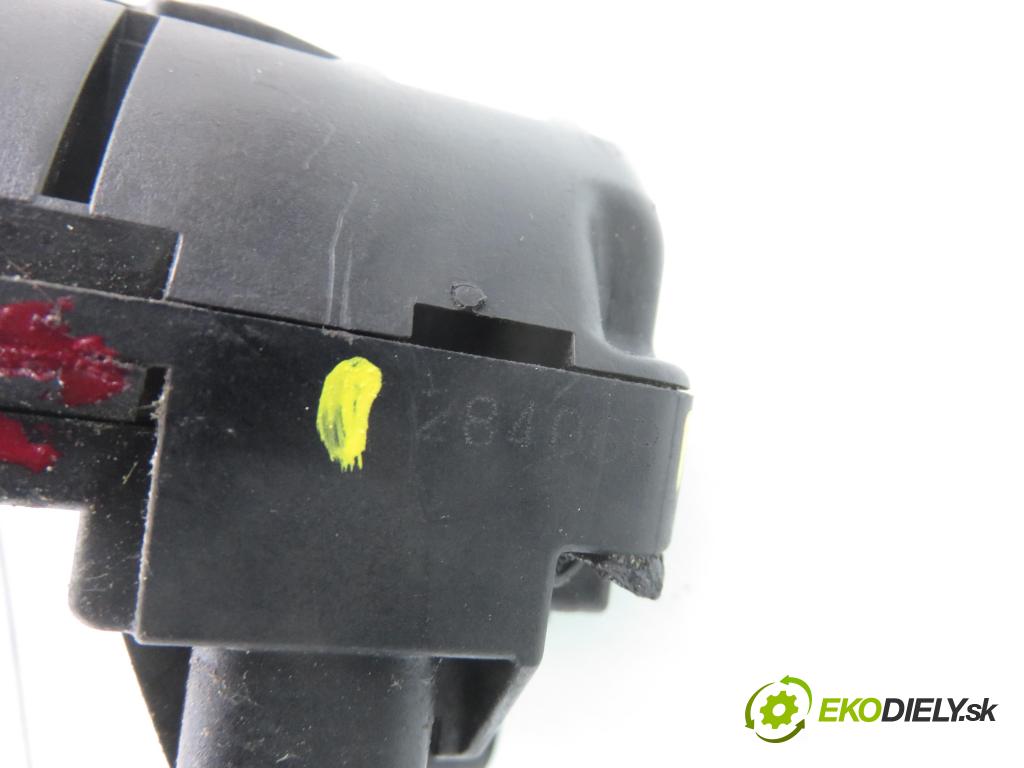 NISSAN NP300 NAVARA (D40) PICK-UP 2006 126,00 2.5 dCi 171 2488,00 zámok 28406B