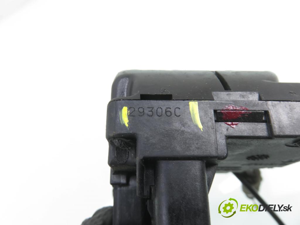 NISSAN NP300 NAVARA (D40) PICK-UP 2006 126,00 2.5 dCi 171 2488,00 zámok PPE 29306C