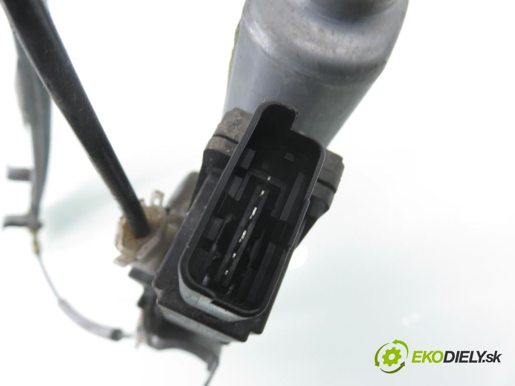 NISSAN NP300 NAVARA (D40) PICK-UP 2006 126,00 2.5 dCi 171 2488,00 Mechanizmus okien 400847D