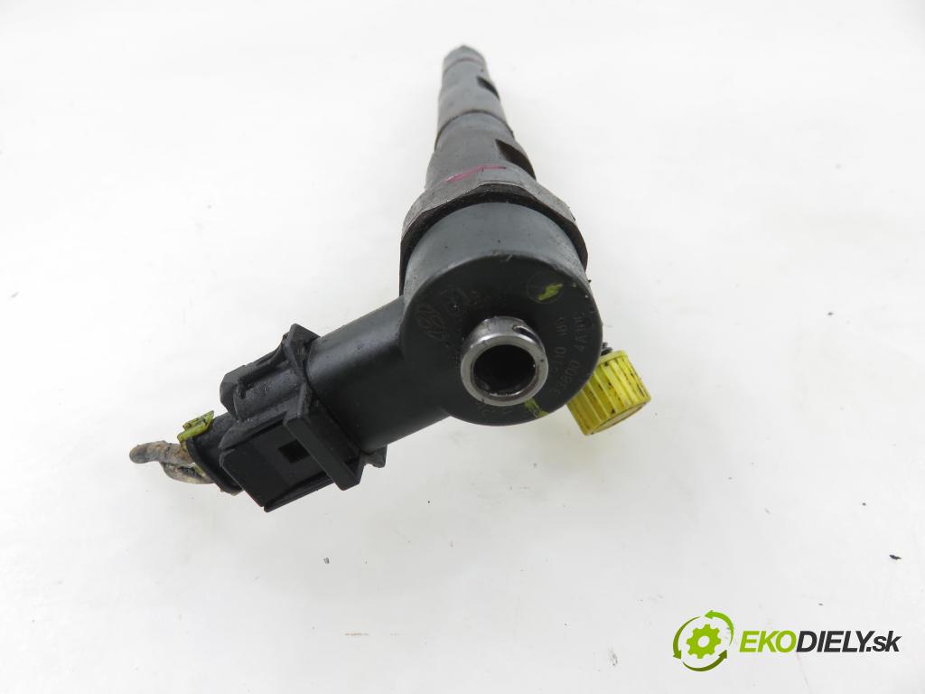 KIA SORENTO I (JC) SUV 2004 103,00 2.5 CRDi 140 - D4CB 2497,00 vstřikovač 0445110186 ; 338004A100 (Vstřikovač paliva)