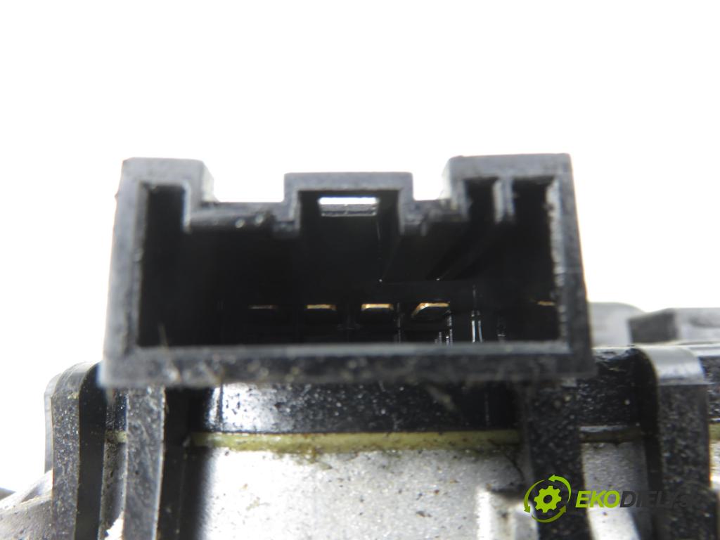 BMW 3 (E46) SEDAN 2005 85,00 316 i - N46 B18 A 1796,00 motorek stěračů PŘEDNÍ: 0390241712 ; 6914577