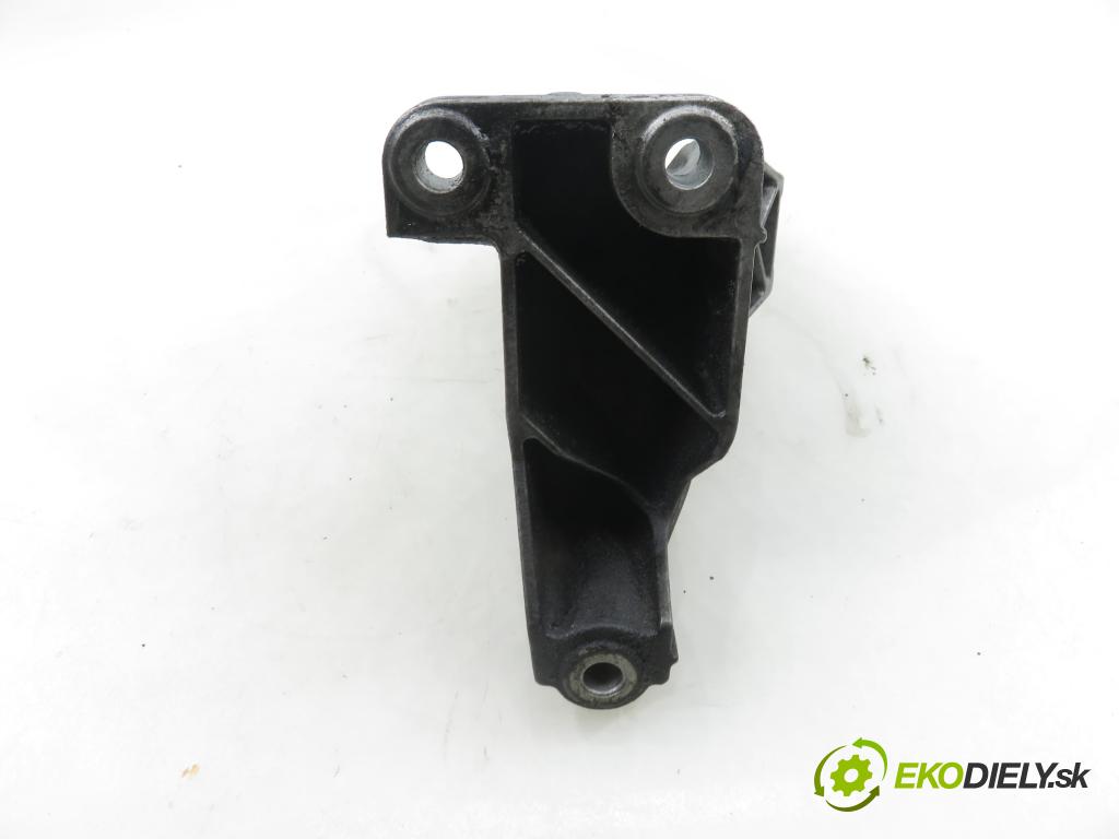 VW TRANSPORTER V Skrzynia (7HA, 7HH, 7EA, 7EH) FURGON 2005 77,00 1.9 TDI PD 105 - AXB 1896,00 uchycení motora 7H0199343