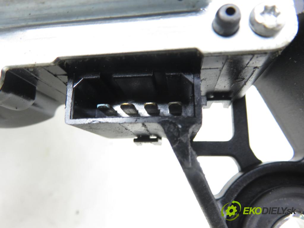 AUDI A6 Avant (4B5, C5) KOMBI 2003 125,00 2.4 quattro - BDV 2393,00 Motorček stierače zadné 8L0955711B