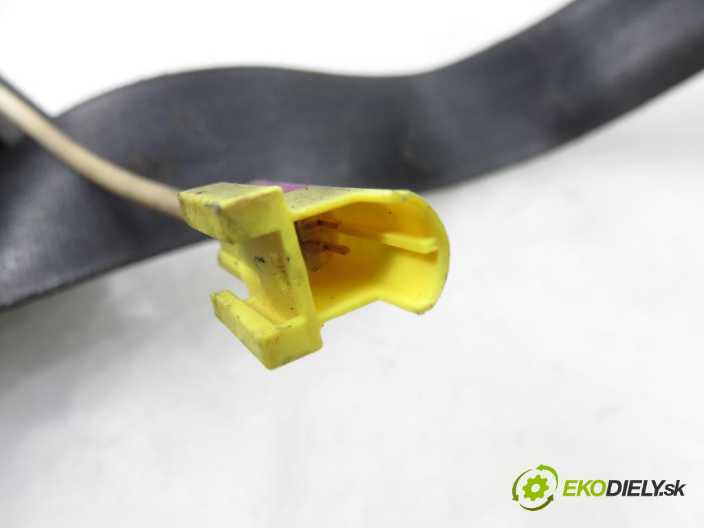 VW BORA (1J2) SEDAN 2002 66,00 1.9 TDI 90 - ALH 1896,00 držák BEZPEČNOST LP 1J4857705AA