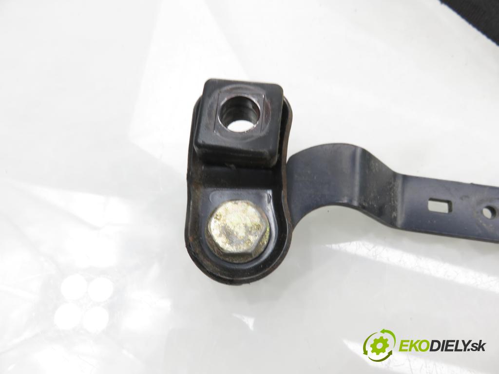 VW BORA (1J2) SEDAN 2002 66,00 1.9 TDI 90 - ALH 1896,00 držák BEZPEČNOST LP 1J4857705AA