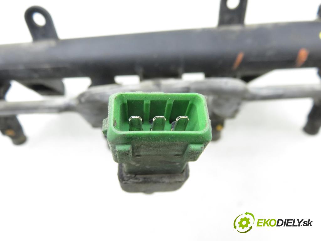 CITROEN BERLINGO / BERLINGO FIRST nadwozie wielkoprzestrzenne (MPV) KOMBIVAN 1998 55,00 1.4 i 75 - KFX 1360,00 Lišta vstrekovacia 9628982980 (Vstrekovacia lišta)