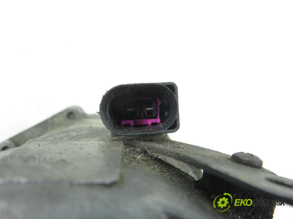 VW BORA (1J2) SEDAN 2002 66,00 1.9 TDI 90 - ALH 1896,00 KOMPRESOR: klimatizace SD7VCB (Kompresor klimatizace)