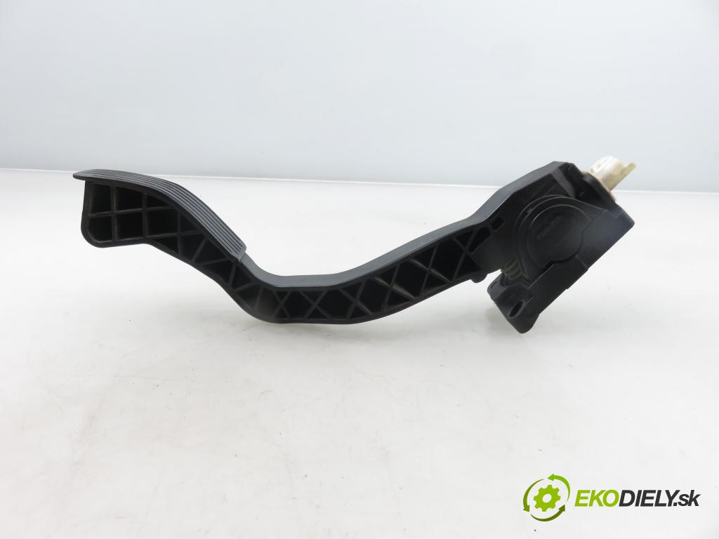 PEUGEOT 307 (3A/C) HB 2005 66,00 1.6 HDi 90 - 9HX (DV6ATED4) 1560,00 potenciometr plynového pedálu 0260752251 ; 9646702180 (Potenciometr plynového pedálu)