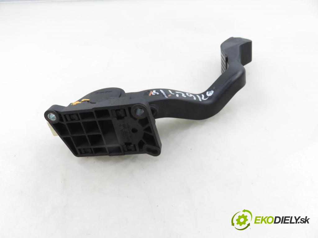 PEUGEOT 307 (3A/C) HB 2005 66,00 1.6 HDi 90 - 9HX (DV6ATED4) 1560,00 potenciometr plynového pedálu 0260752251 ; 9646702180 (Potenciometr plynového pedálu)