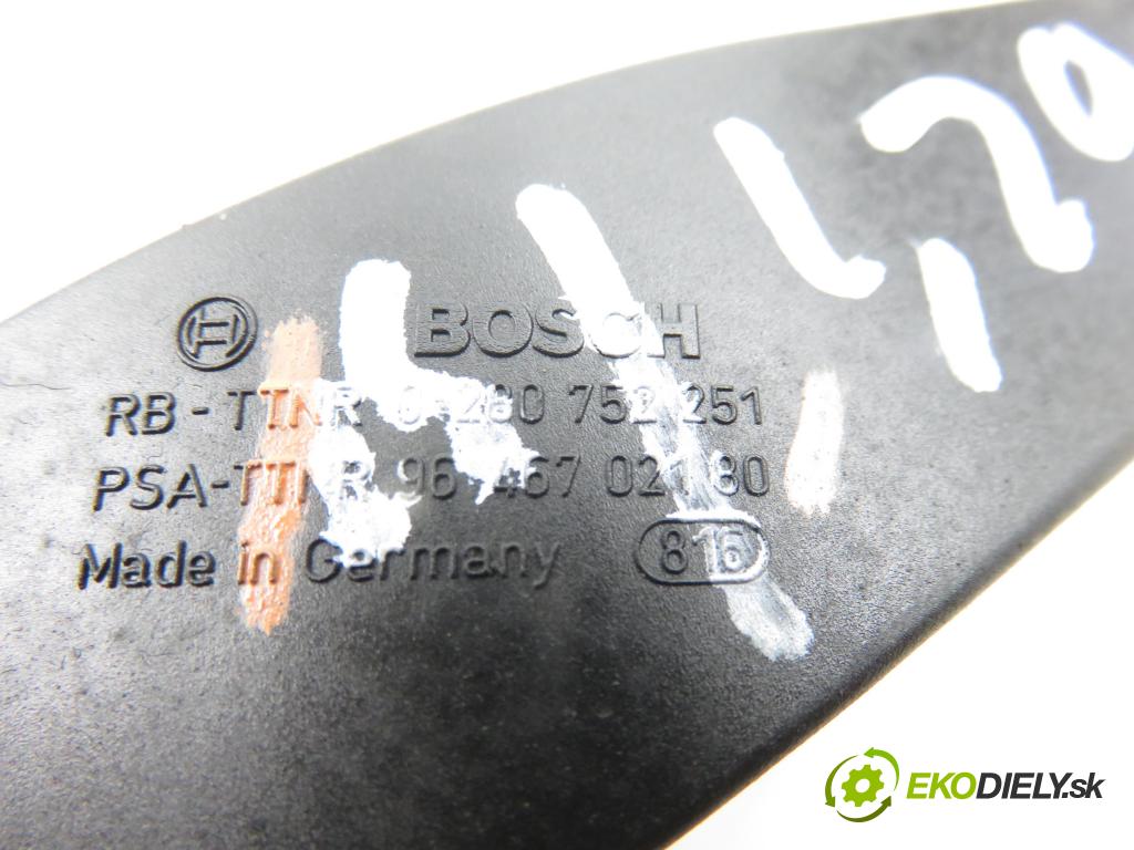 PEUGEOT 307 (3A/C) HB 2005 66,00 1.6 HDi 90 - 9HX (DV6ATED4) 1560,00 potenciometr plynového pedálu 0260752251 ; 9646702180 (Potenciometr plynového pedálu)