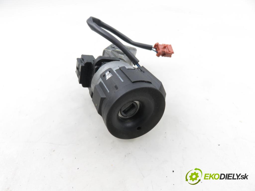 PEUGEOT 307 (3A/C) HB 2005 66,00 1.6 HDi 90 - 9HX (DV6ATED4) 1560,00 spinačka 9648445180 (Spínacia skrinka)