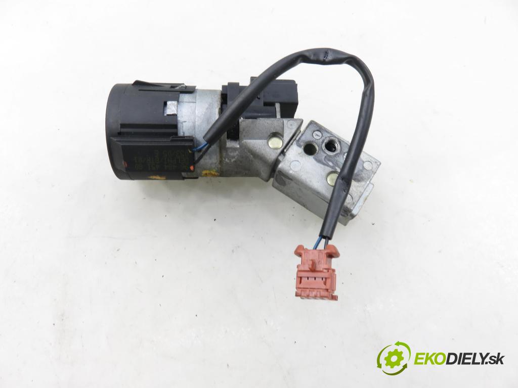 PEUGEOT 307 (3A/C) HB 2005 66,00 1.6 HDi 90 - 9HX (DV6ATED4) 1560,00 spinačka 9648445180 (Spínacia skrinka)