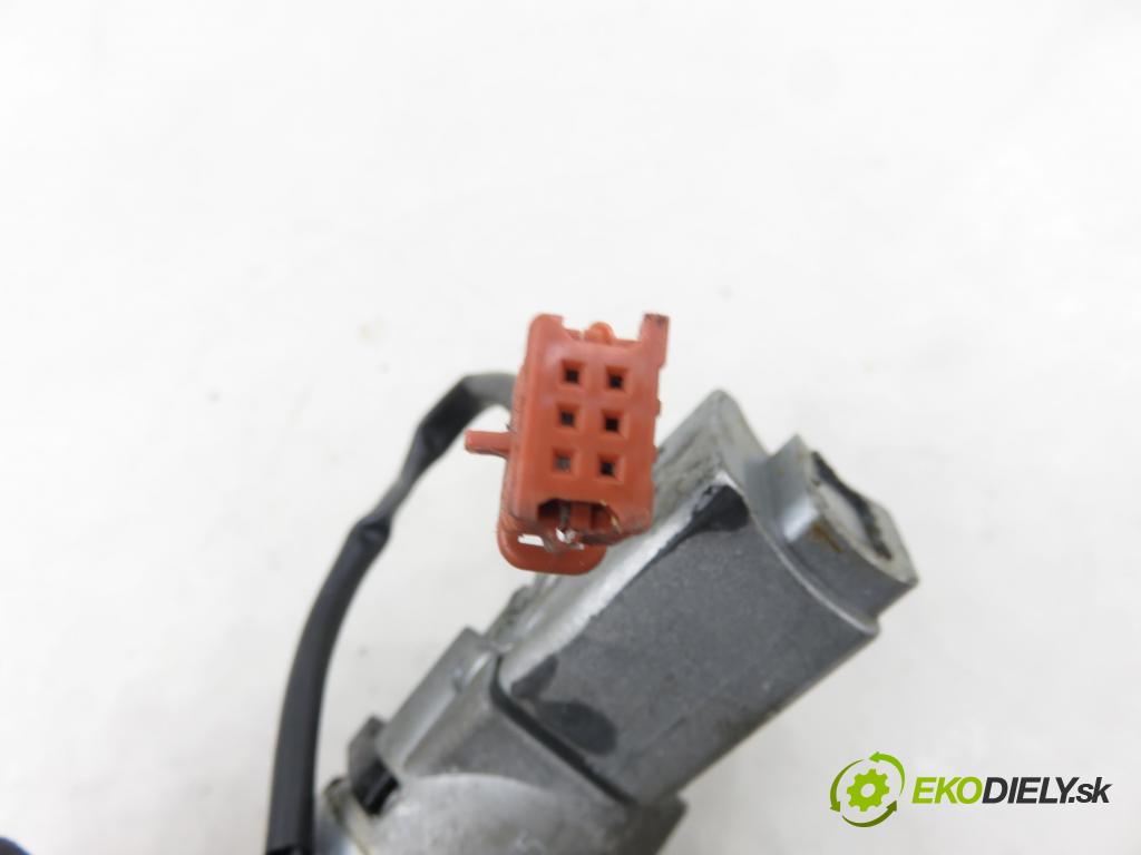 PEUGEOT 307 (3A/C) HB 2005 66,00 1.6 HDi 90 - 9HX (DV6ATED4) 1560,00 spinačka 9648445180 (Spínacia skrinka)