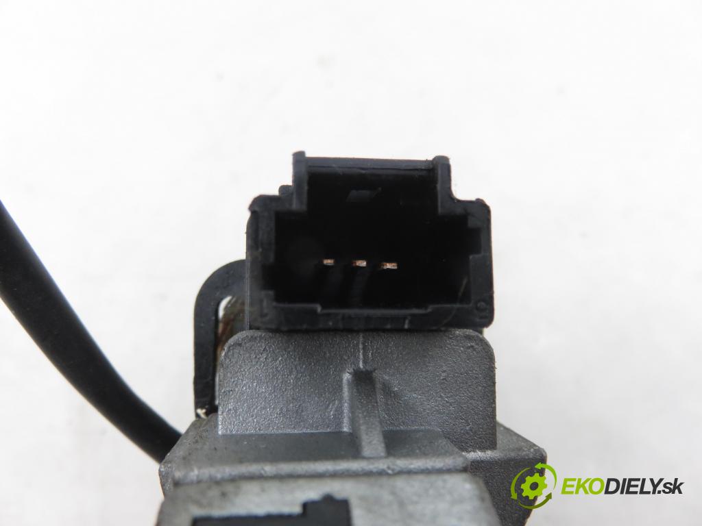 PEUGEOT 307 (3A/C) HB 2005 66,00 1.6 HDi 90 - 9HX (DV6ATED4) 1560,00 spinačka 9648445180 (Spínacia skrinka)