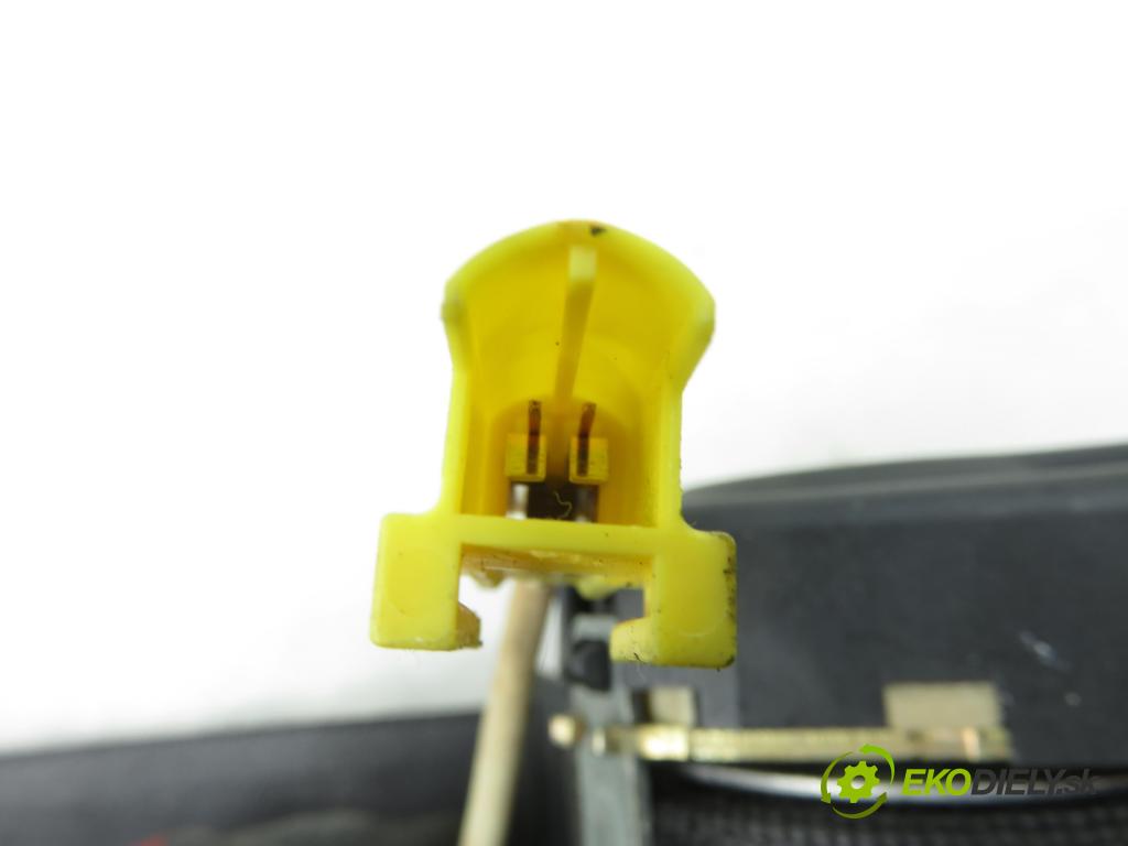 VW GOLF IV (1J1) HB 2003 55,00 1.4 16V - BCA 1390,00 držák BEZPEČNOST LP 1J4857705AA